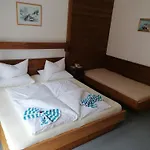 Bed & Breakfast Pension Oetztalerhof 3*